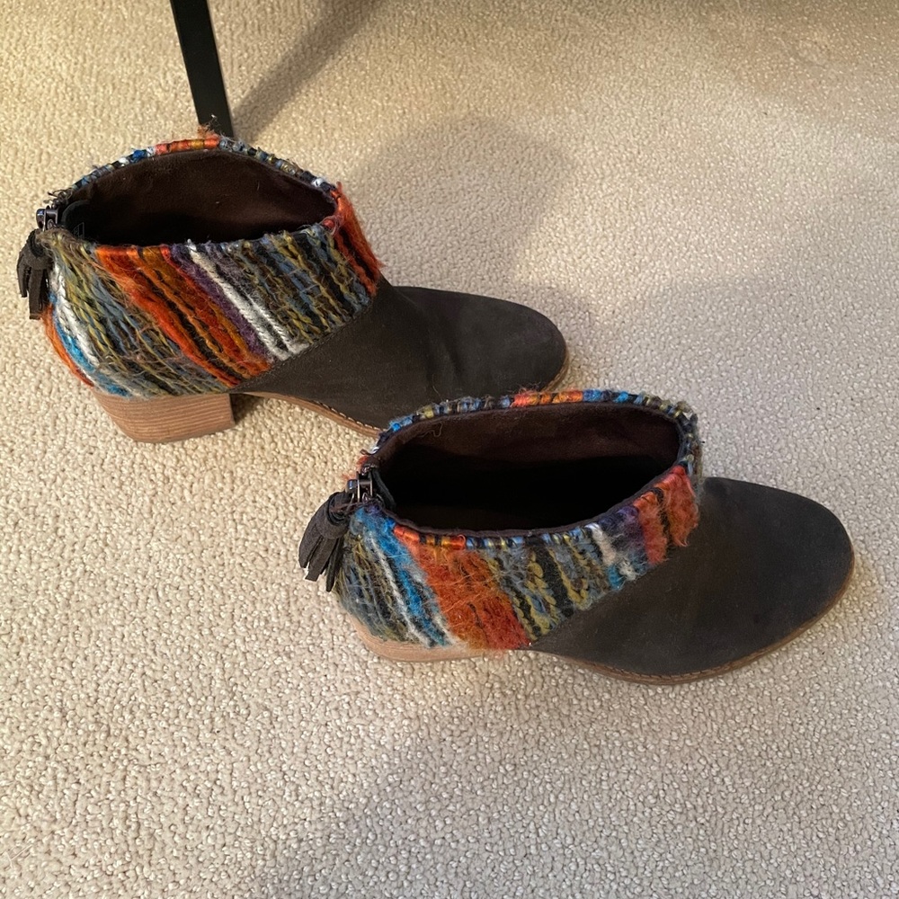 Tom Booties - Picture 2 of 4